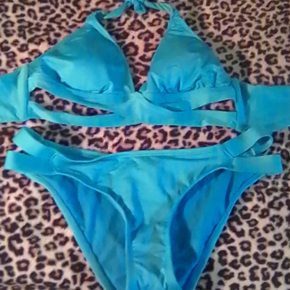 👣Bright blue 2 piece bathing suit DISCOUNTS THROUGH CASHAPP OR ZELLE